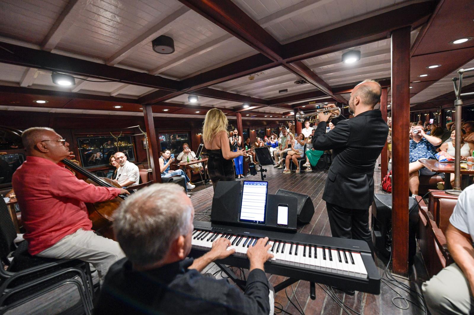 Izmir Korfezinde Caz Esintisi 5