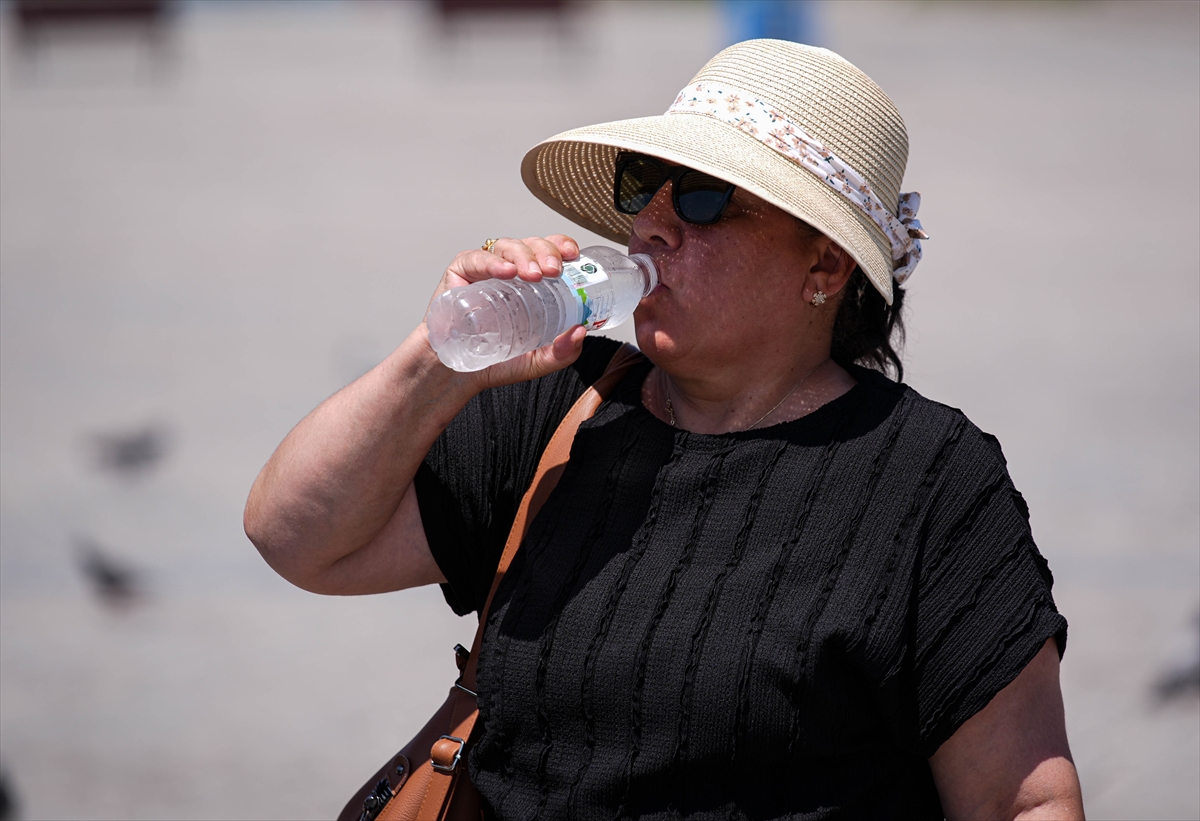 Izmirde Bunaltici Sicak Termometreler 40 Dereceyi Asti 5