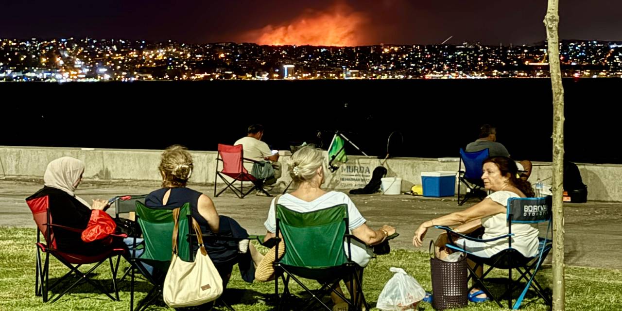 Izmirin Cicek Acan Daglari Yaniyor Alevler Karsiyakadan Goruntulendi 8