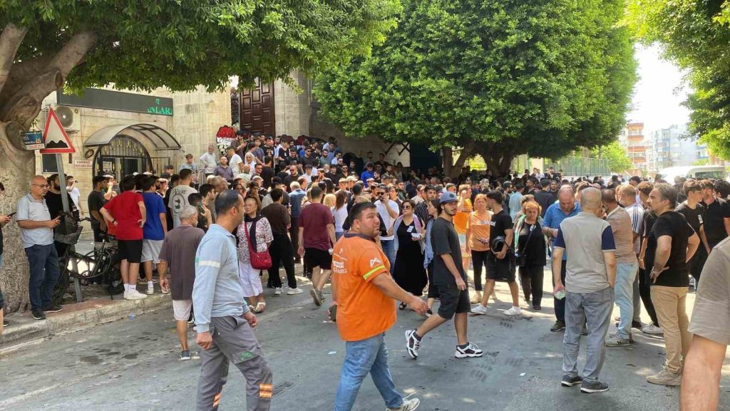 Jrokez Lakapli Yayinci Oguzhan Dalgakiran Son Yolculuguna Ugurlandi 1