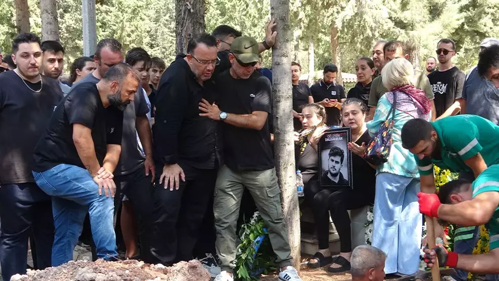 Jrokez Lakapli Yayinci Oguzhan Dalgakiran Son Yolculuguna Ugurlandi 2