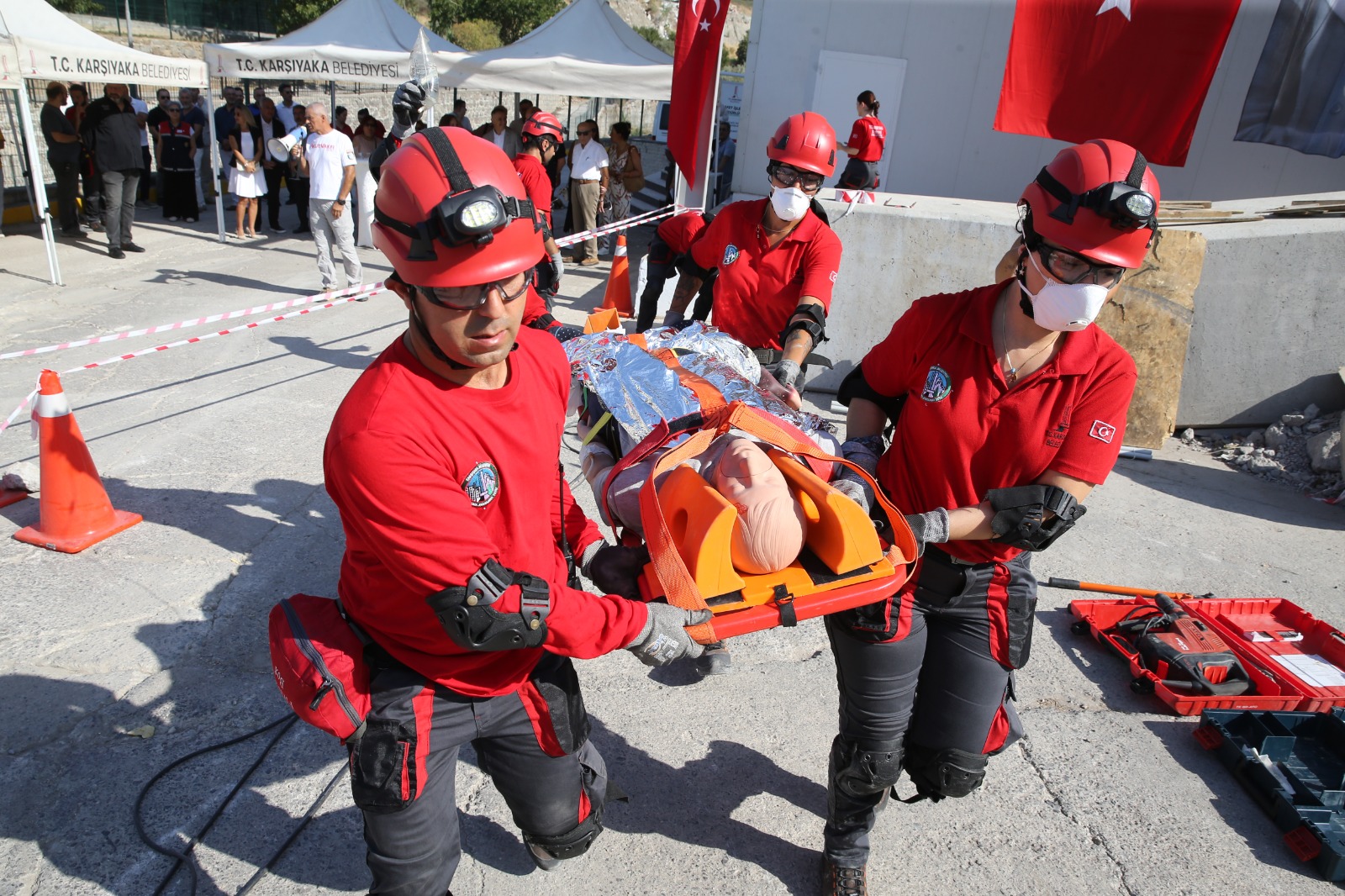 Karsiyakada 3 Bin Kisiye Temel Afet Bilinci Egitimi 2