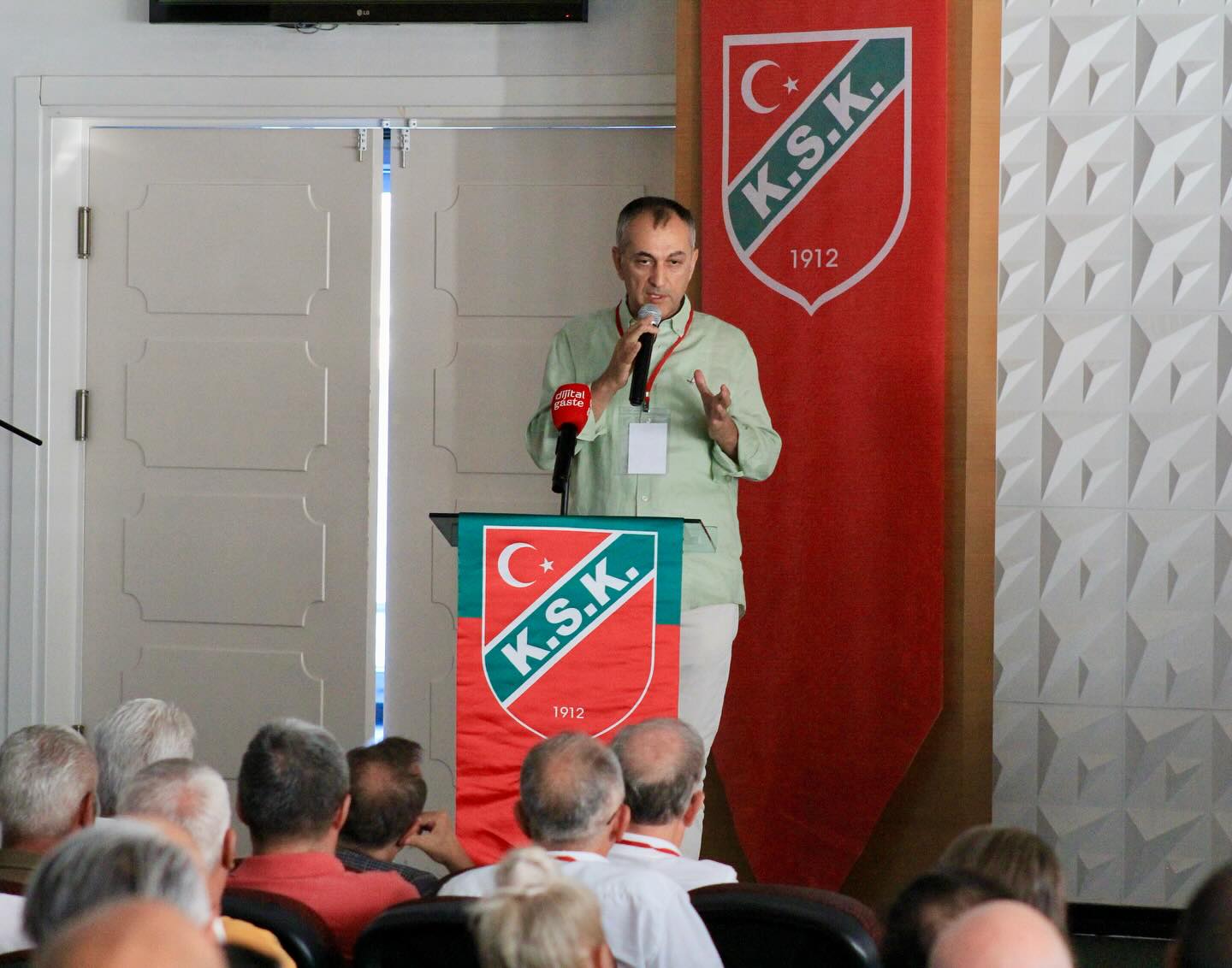 Karsiyakada Zamanla Yaris Gundem Transfer Yasagi 3