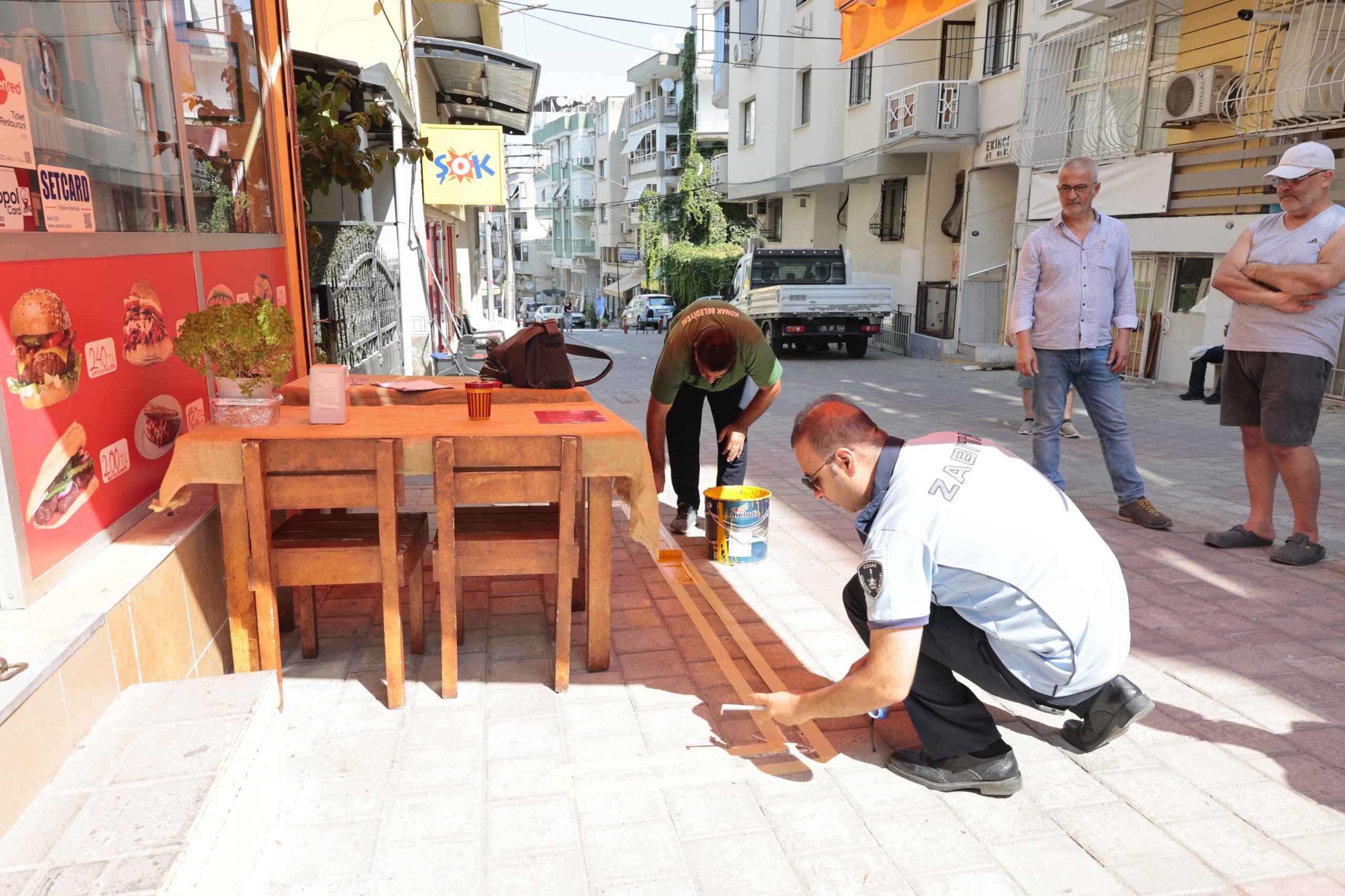 Konakta Kaldirim Isgaline Karsi Sari Cizgi Uygulamasi 2