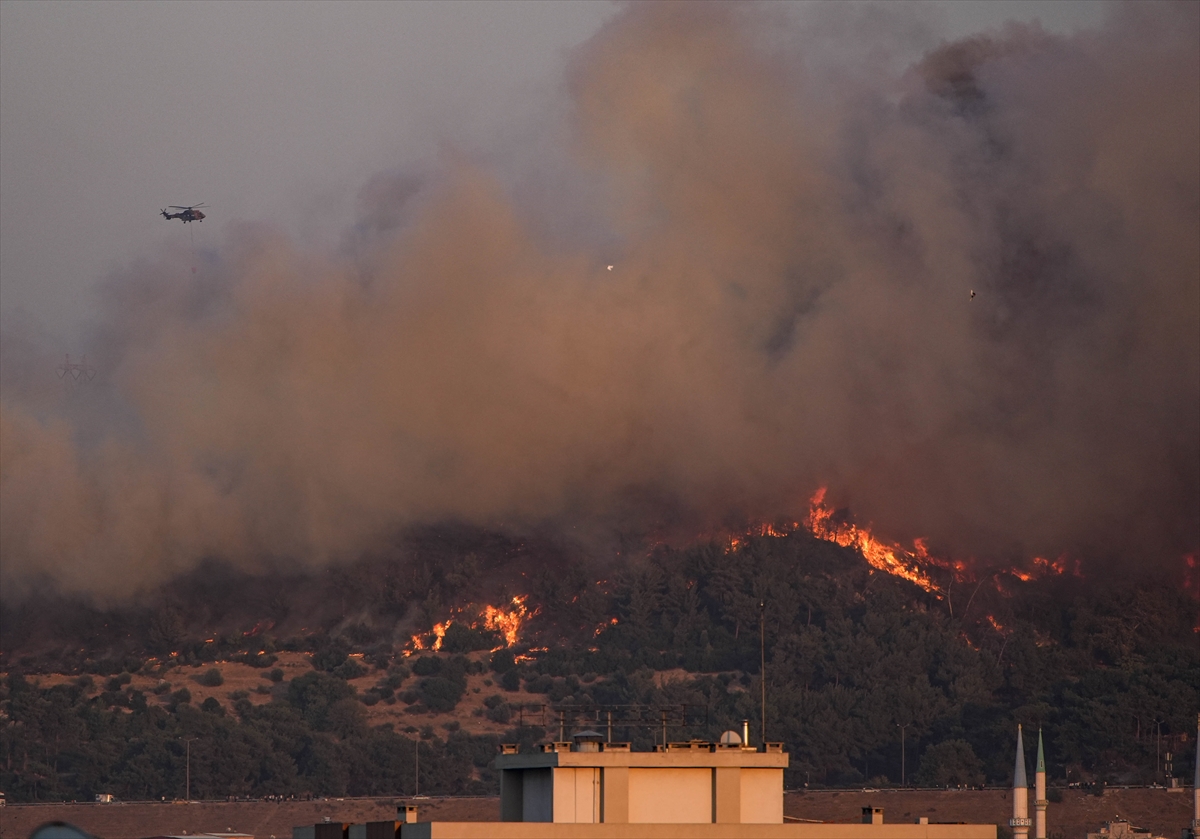 Minibuste Cikan Yangin Ormana Sicradi Izmirin Can Damarlari Yaniyor 3