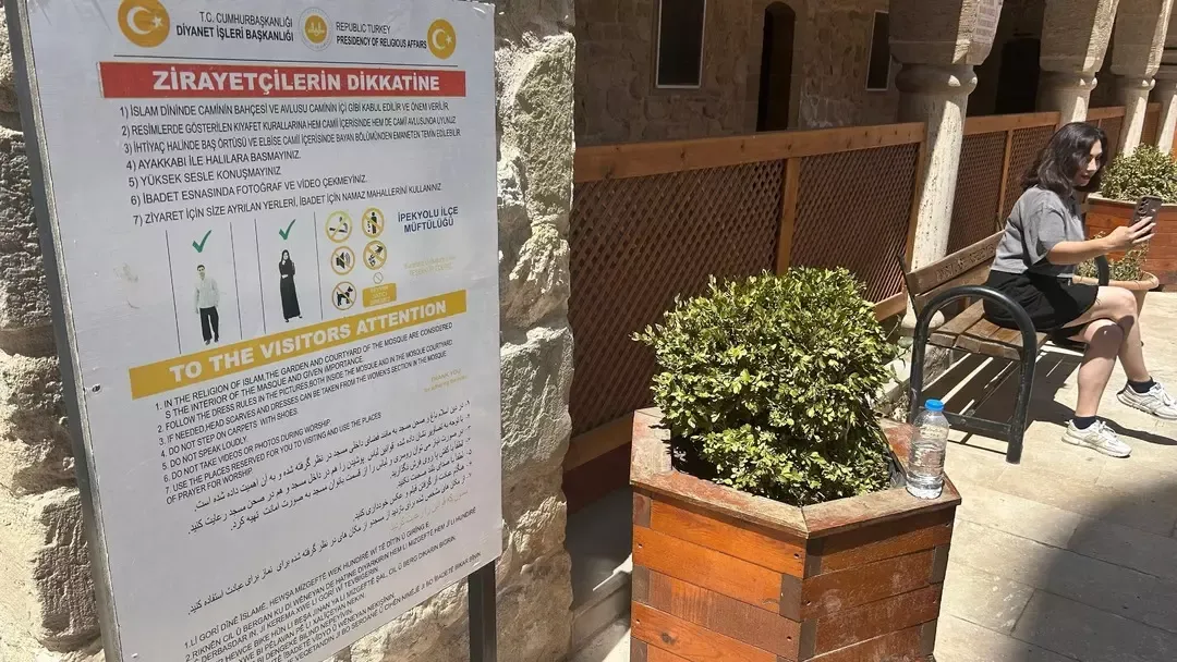 Tarihi Camide Tartisma Yaratan Goruntu Uyarilar Ise Yaramadi 1