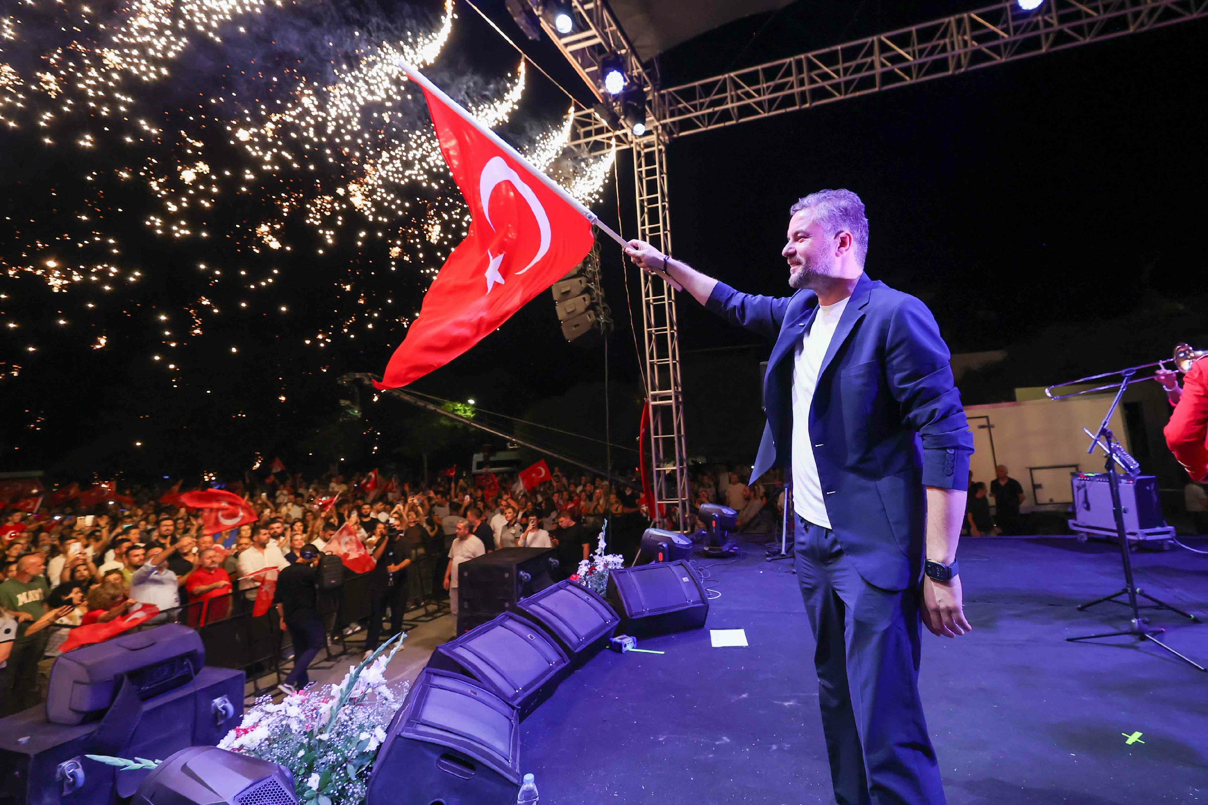 Zafer Korteji Geceyi Aydinlatti Bucada Aydilge Ruzgari 2