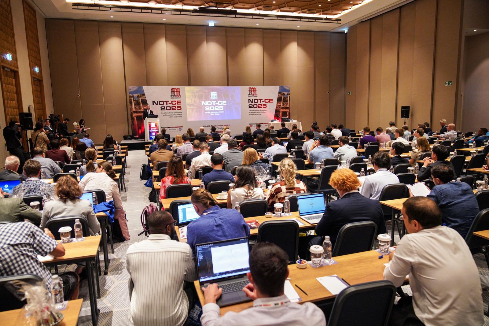 Baskan Tugay Izmirde 17 Diri Fay Var Dedi Ve Ekledi Yeni Bir Deprem Master Plani Icin Calisma Baslattik 2