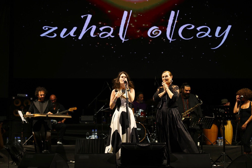 Cesme Festivalinde Ilk Gun Coskusu 4