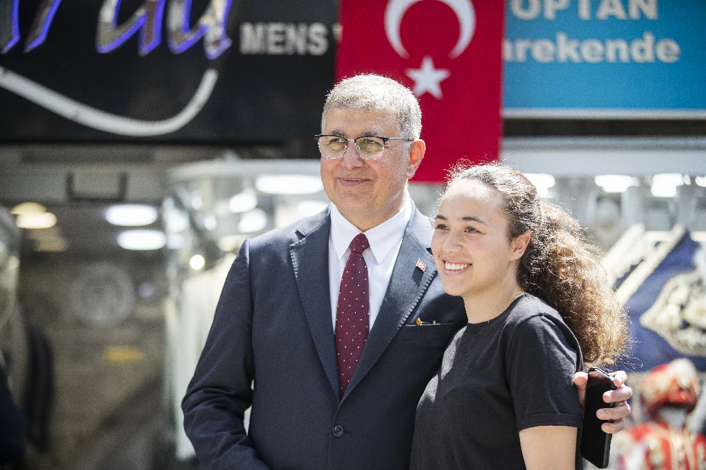 Cunku Izmir Gencleriyle Guzel 3