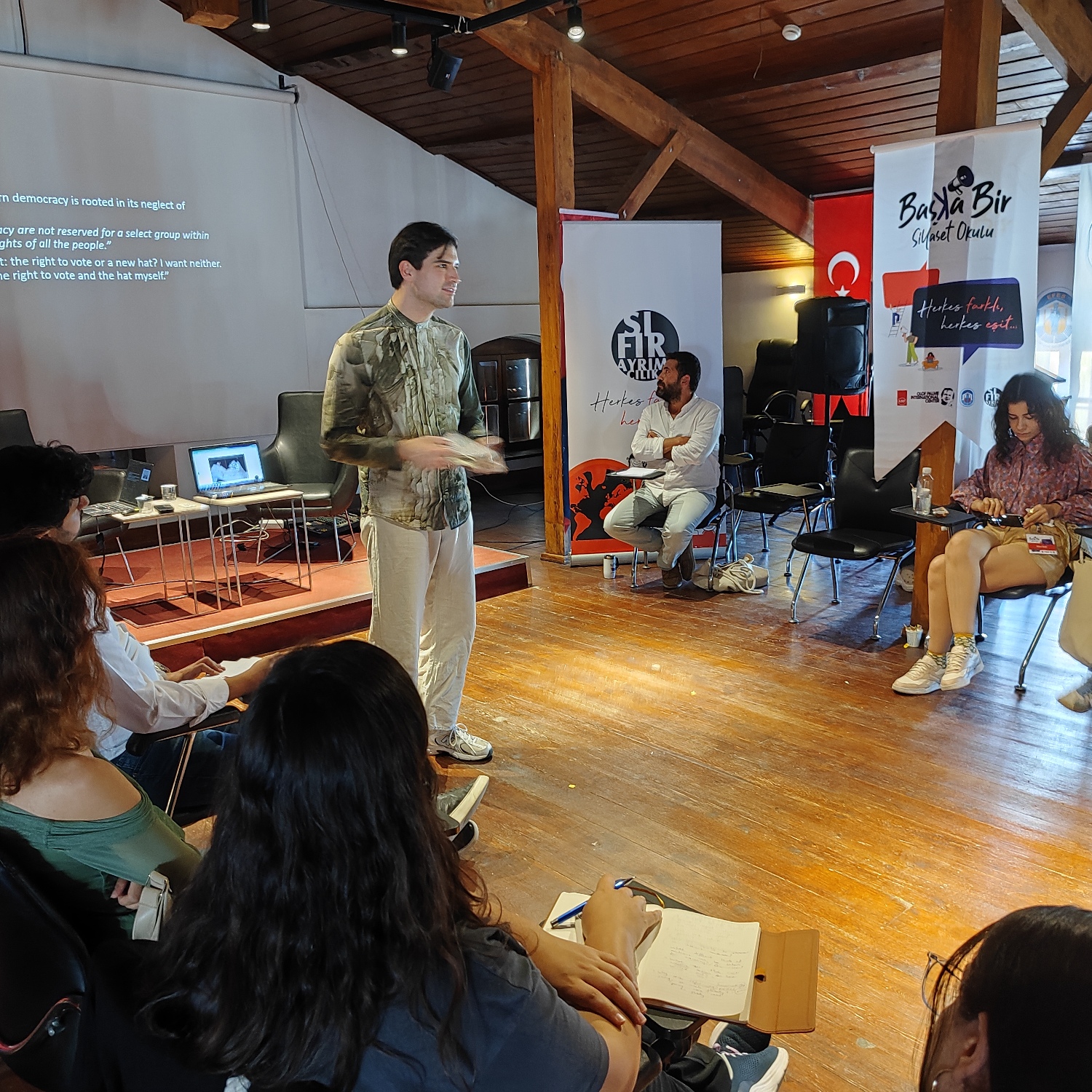 Daniel Vencu Velasquez Castro (3)