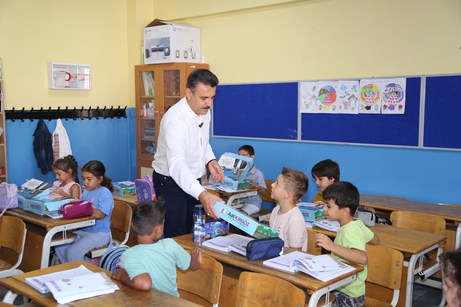 Dikili Belediyesinden Minik Ogrencilere Egitim Seti Destegi 1-1