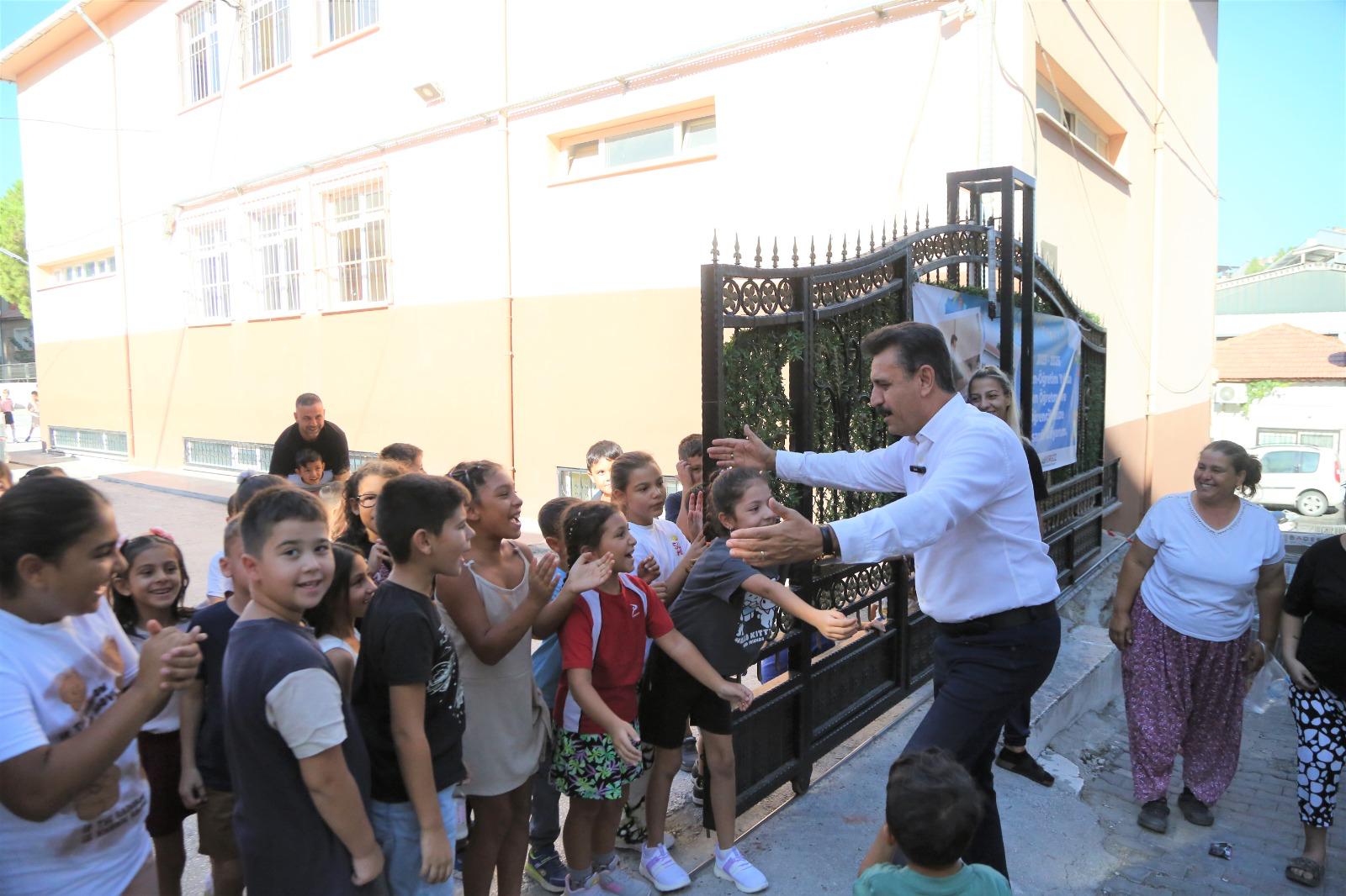 Dikili Belediyesinden Minik Ogrencilere Egitim Seti Destegi 2