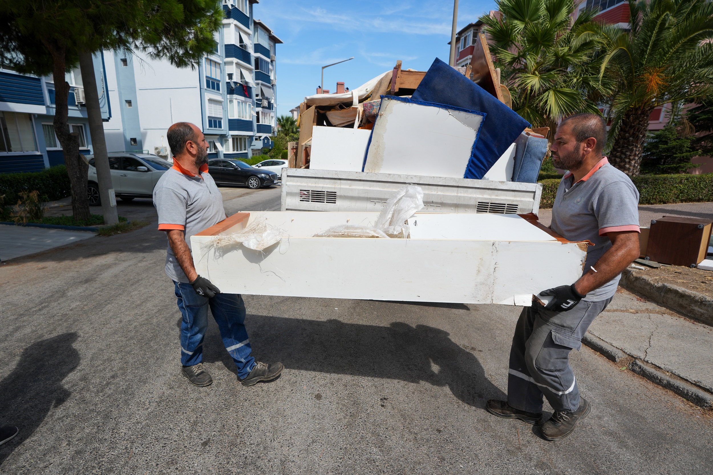 Gaziemir Belediyesi’nden Mobilya Atıklarına Kalıcı Çözüm (1)