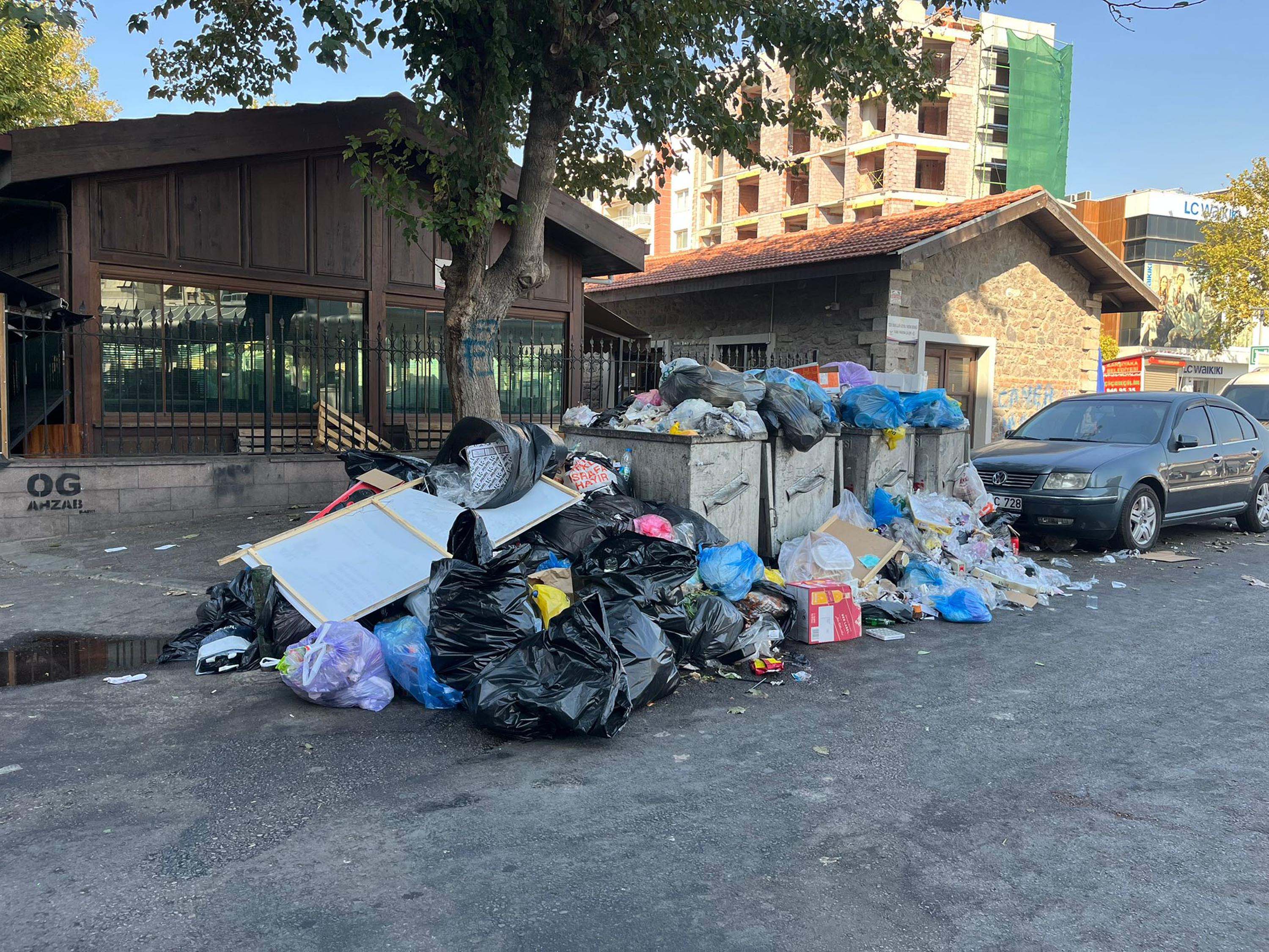 Isciler Yeniden Is Birakti Karsiyakayi Cop Daglari Sardi 5