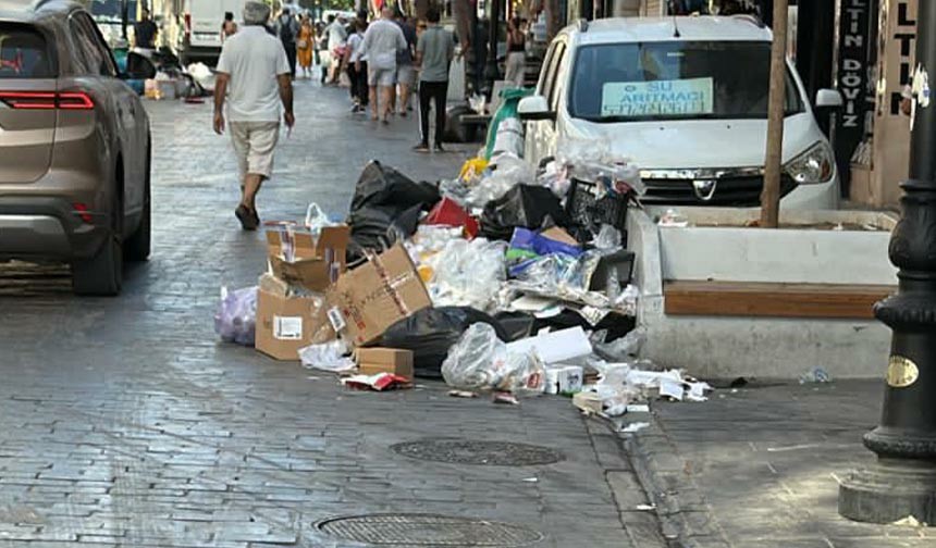 Izmirde Milyonlari Barindiran Ilcelerde Is Birakma Etkisi Copler Toplanmiyor Olan Vatandasa Oluyor 4