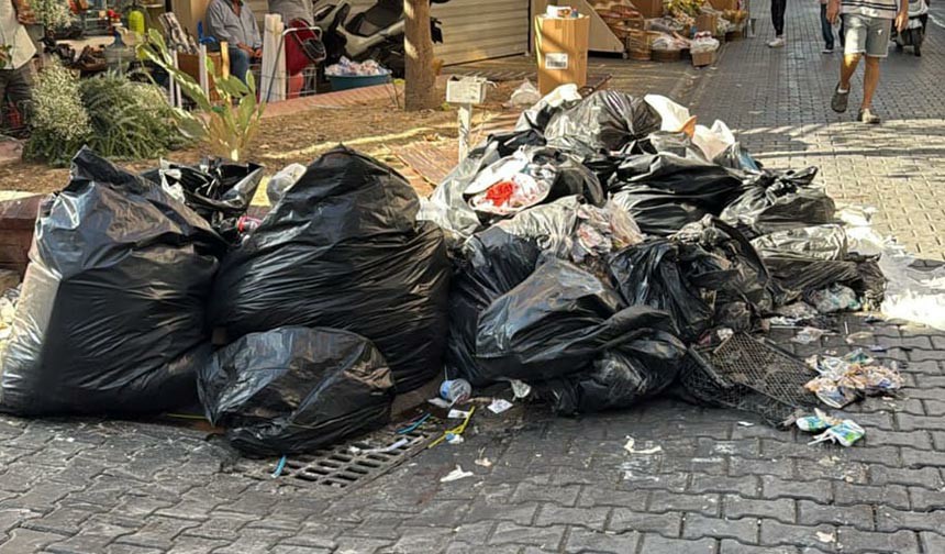 Izmirde Milyonlari Barindiran Ilcelerde Is Birakma Etkisi Copler Toplanmiyor Olan Vatandasa Oluyor 5