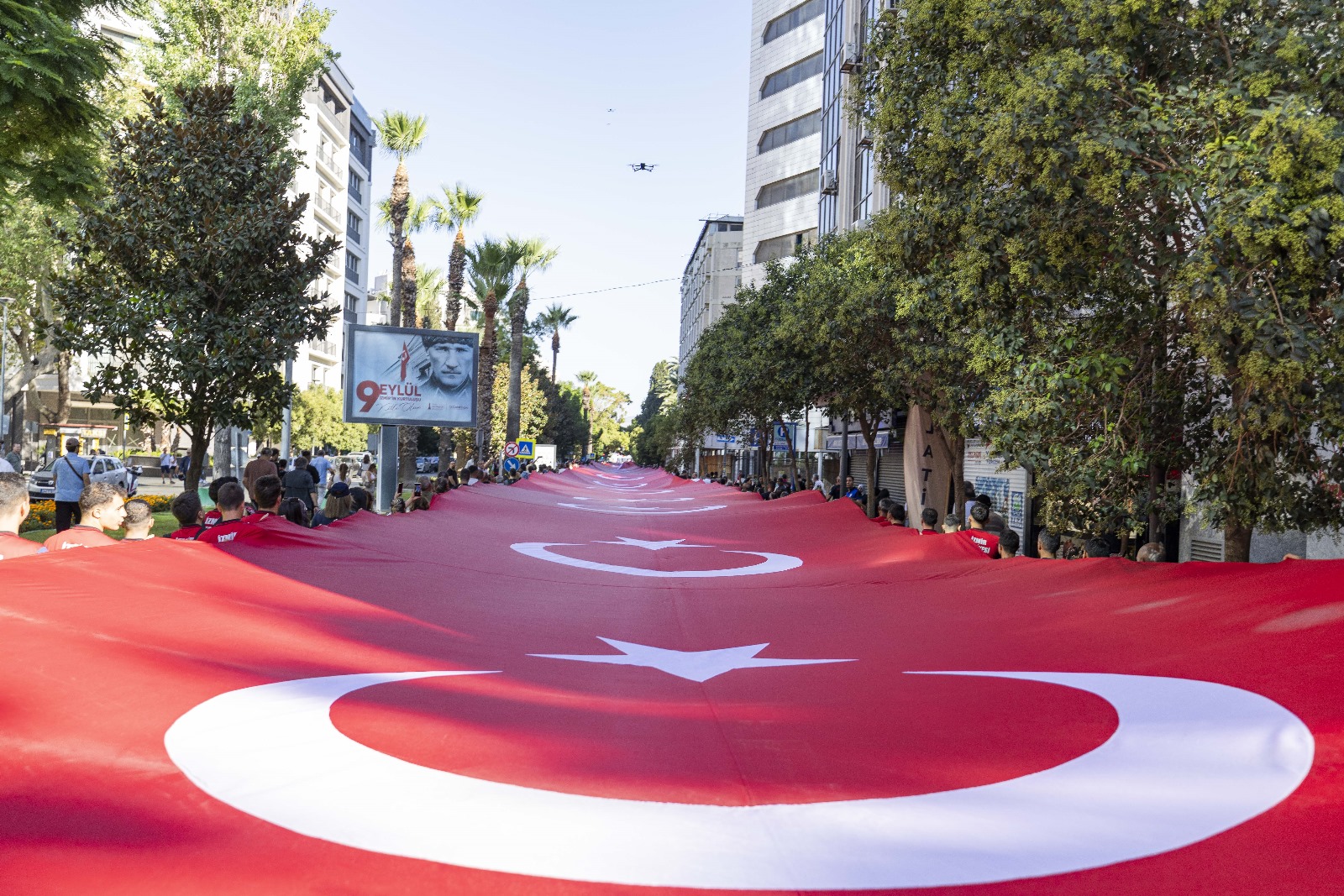 Izmirin Geleneksel Zafer Yuruyusunde Chpde Buyuk Fire 2