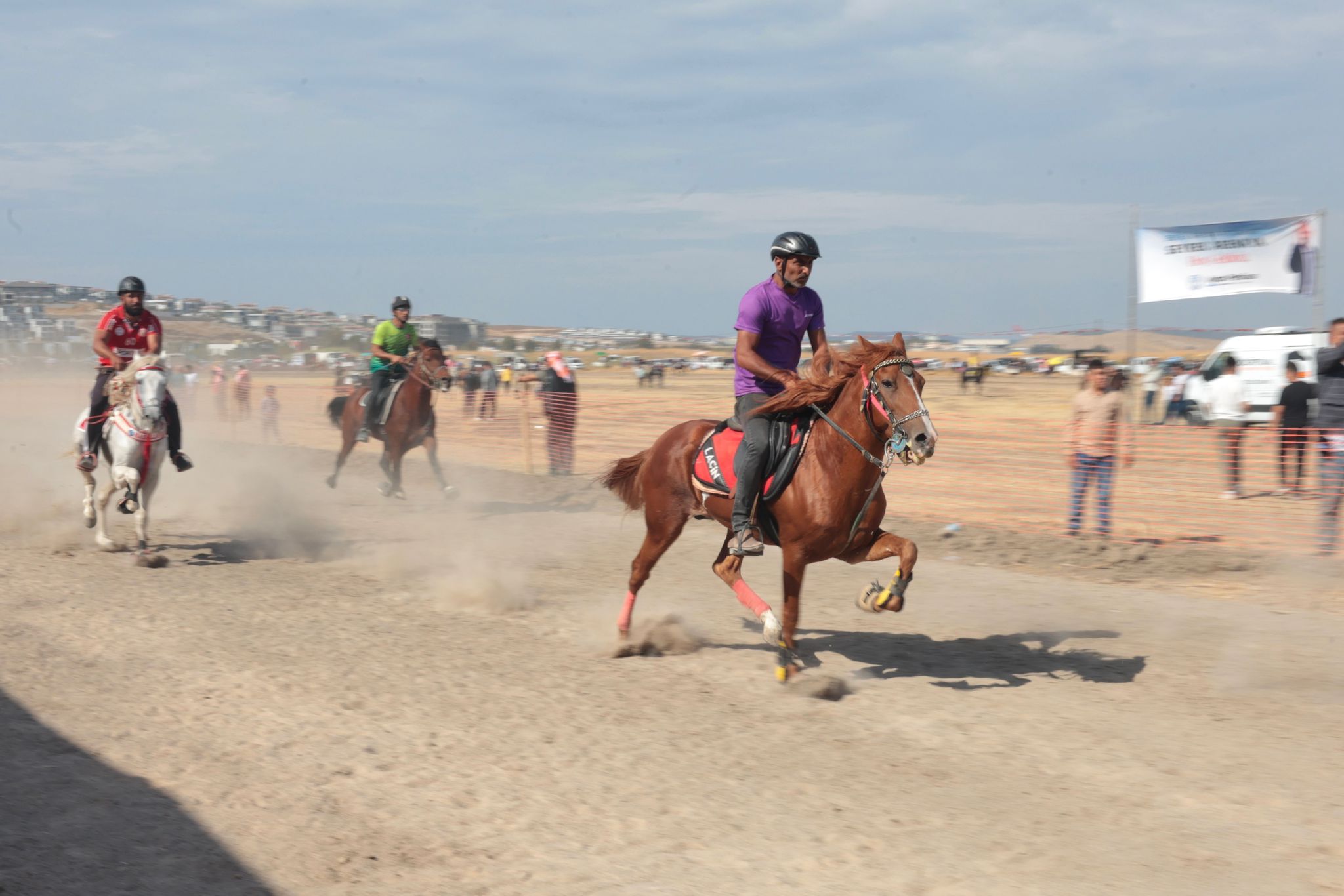 Turkiyenin Sampiyon Atlari Menemende Yaristi 6