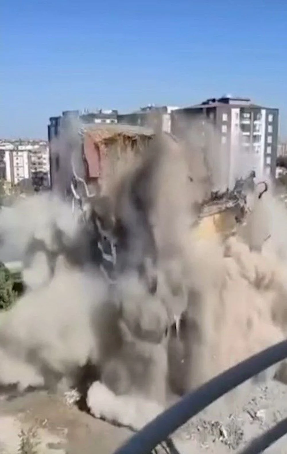 0Vukmqolk0Idntkmb7Haww (1)