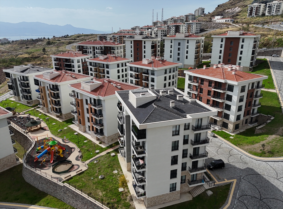 A A 20251029 39552594 39552576 I Z M I R D E 117 K I S I N I N Y A S A M I N I Y I T I R D I G I D E P R E M I N U Z E R I N D E N 5 Y I L G E C T I