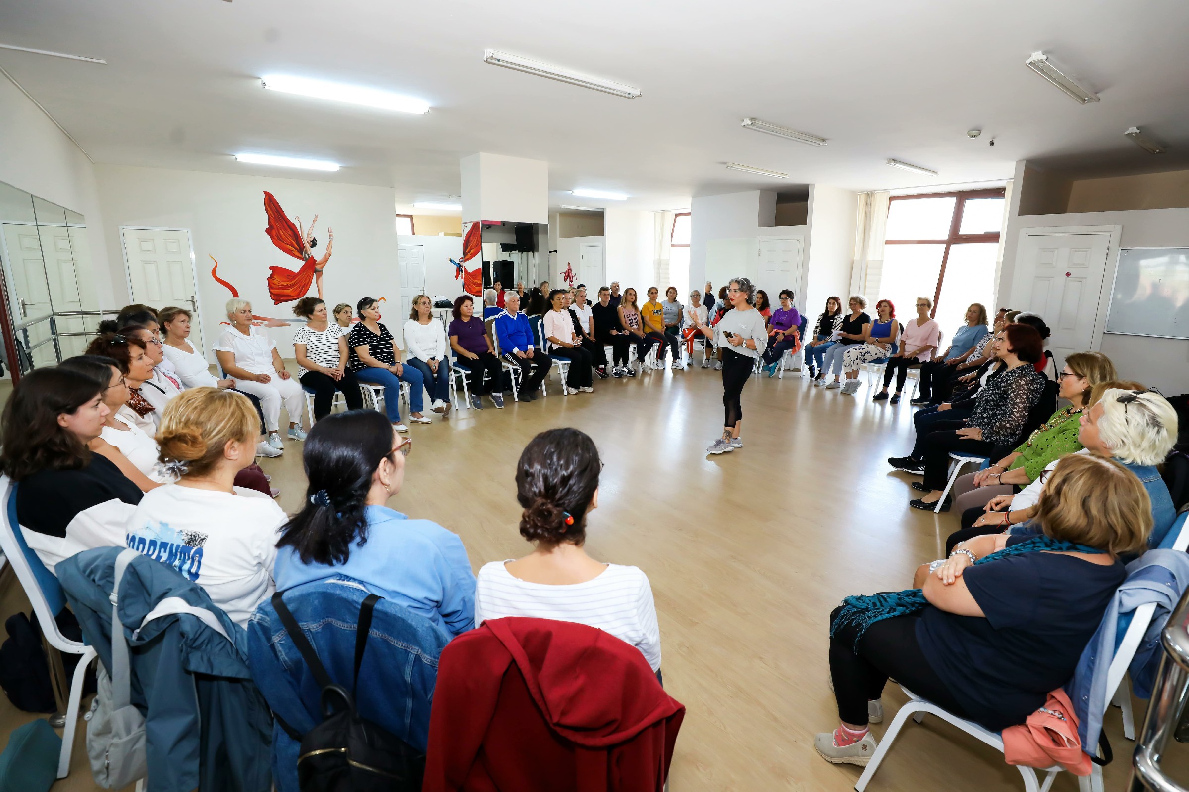 Bedeni̇n Şi̇fasi Kahkaha Ve Dansla Geldi̇ (2)~1