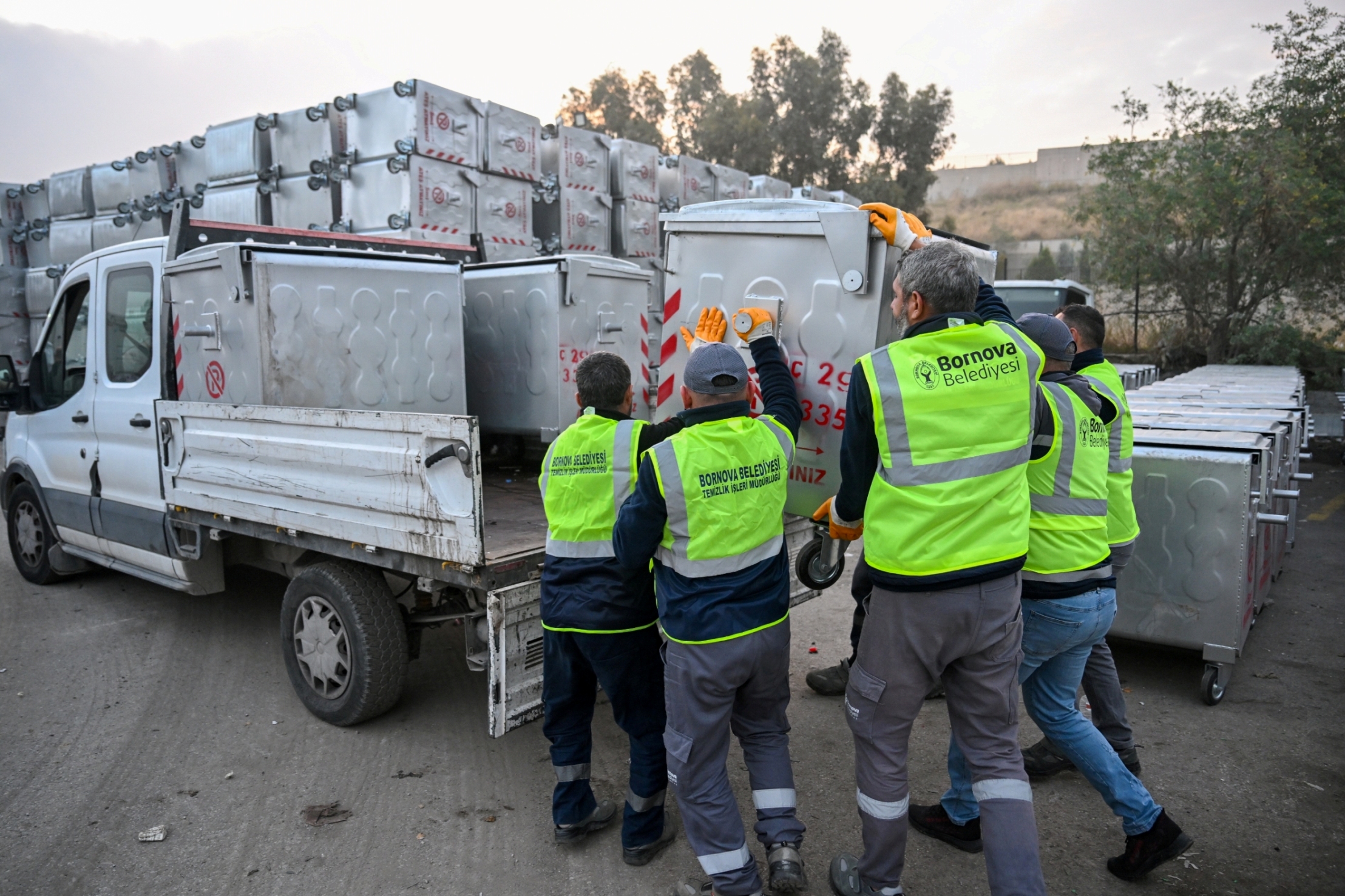 Bornovada Temizlik Hamlesi 1000 Yeni Cop Konteyneri 2