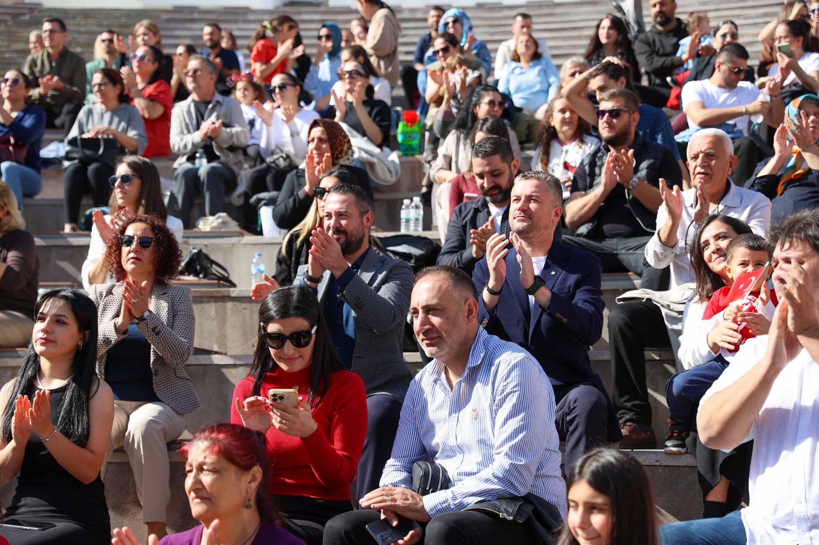 Bucalı Miniklerden Duygu Dolu Kutlama 01