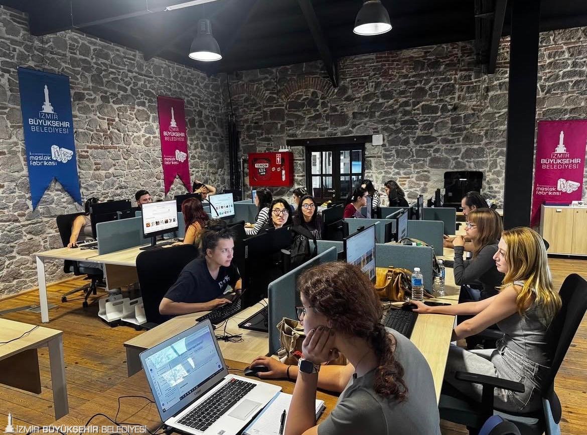 Buyuksehirden Genclere Canva Egitimi 1