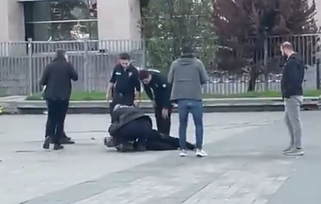 Caglayan Adliyesi Onunde Silah Sesleri Kendini Vurdu 2