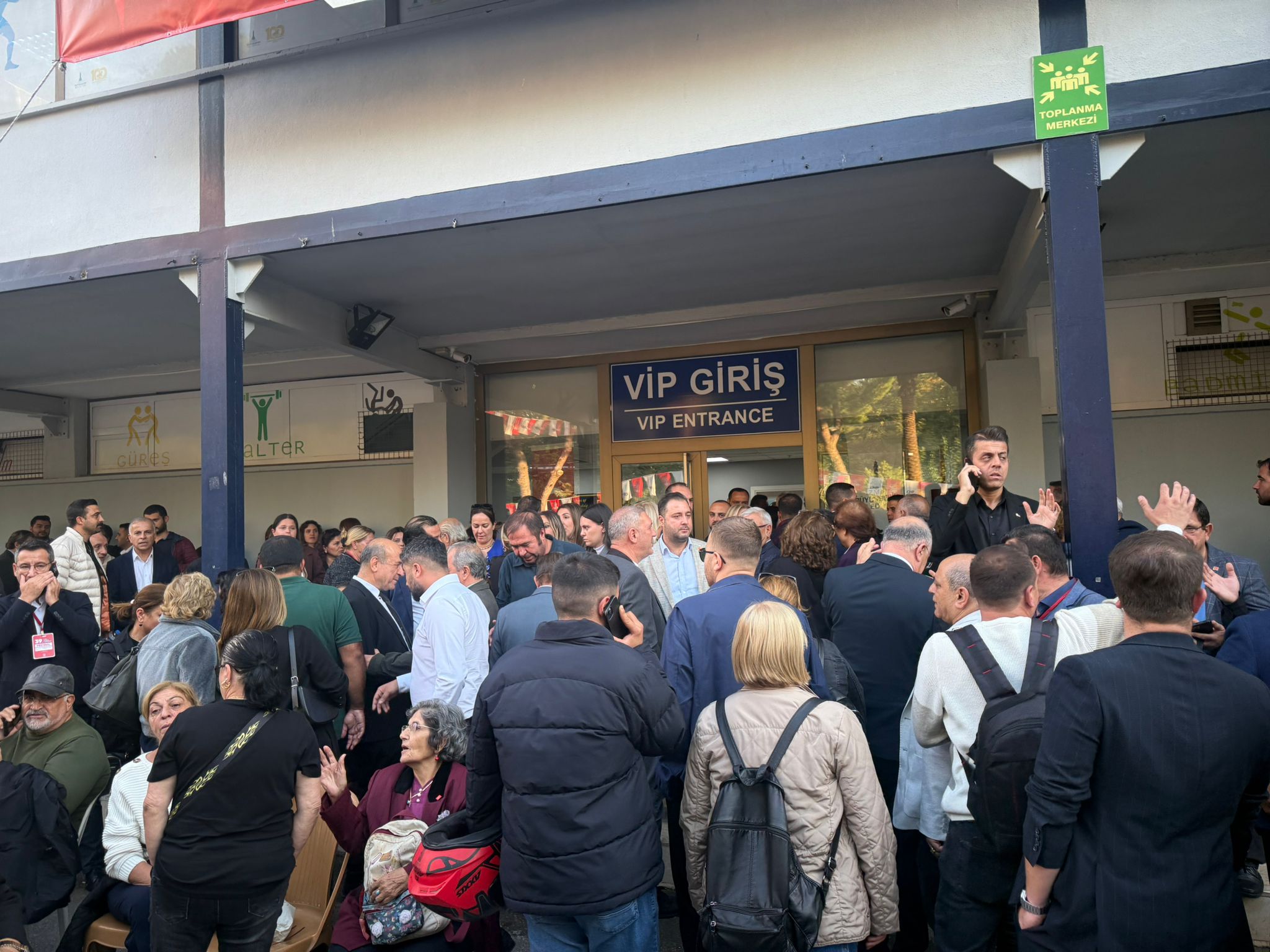 Chp Izmirin Bayram Gunu Salondan Dikkat Ceken Notlar 2