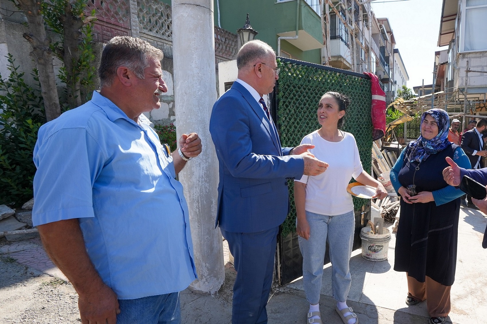 Gaziemir Belediyesi’nden Yangında Zarar Gören Evlere Yardım Eli (5)