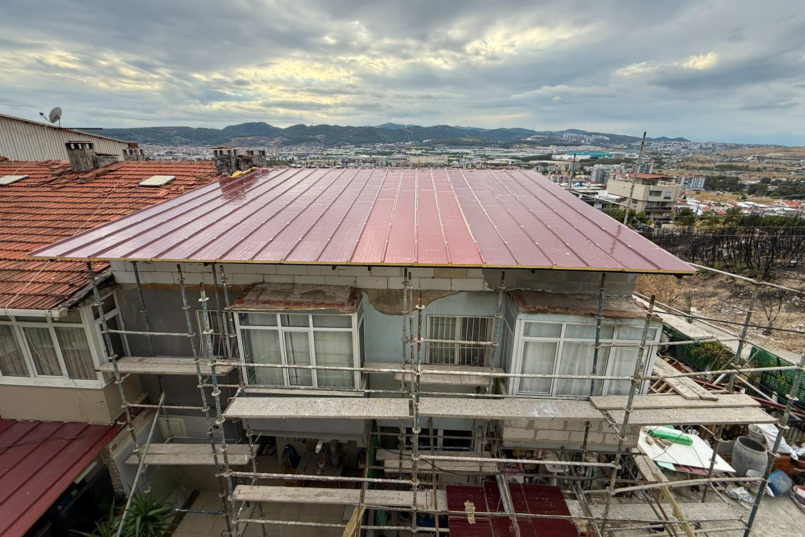 Gaziemir Belediyesi’nden Yangında Zarar Gören Evlere Yardım Eli (6)