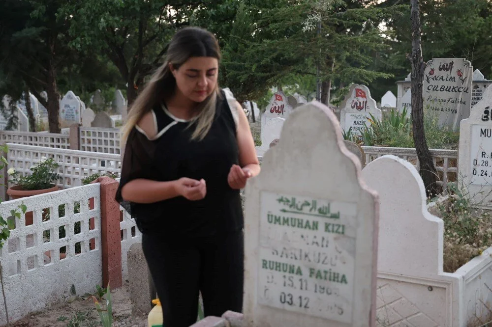 Hic Tanimadigi Ilesini Ariyordu Kendi Mezarini Buldu 1