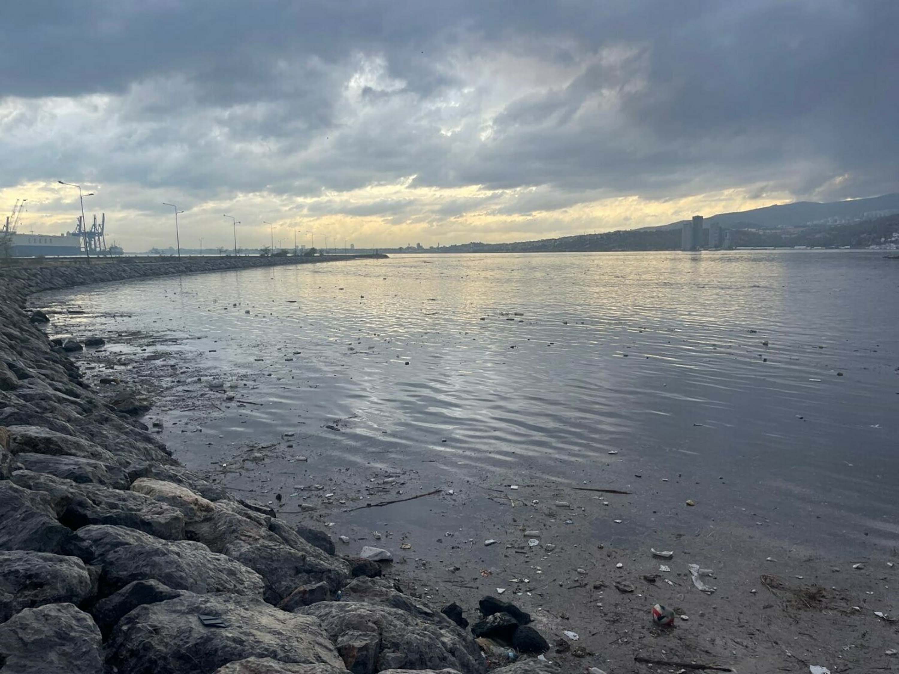 I Z M I R D E S A G A N A K E T K I L I O L D U (2) 944748 280601