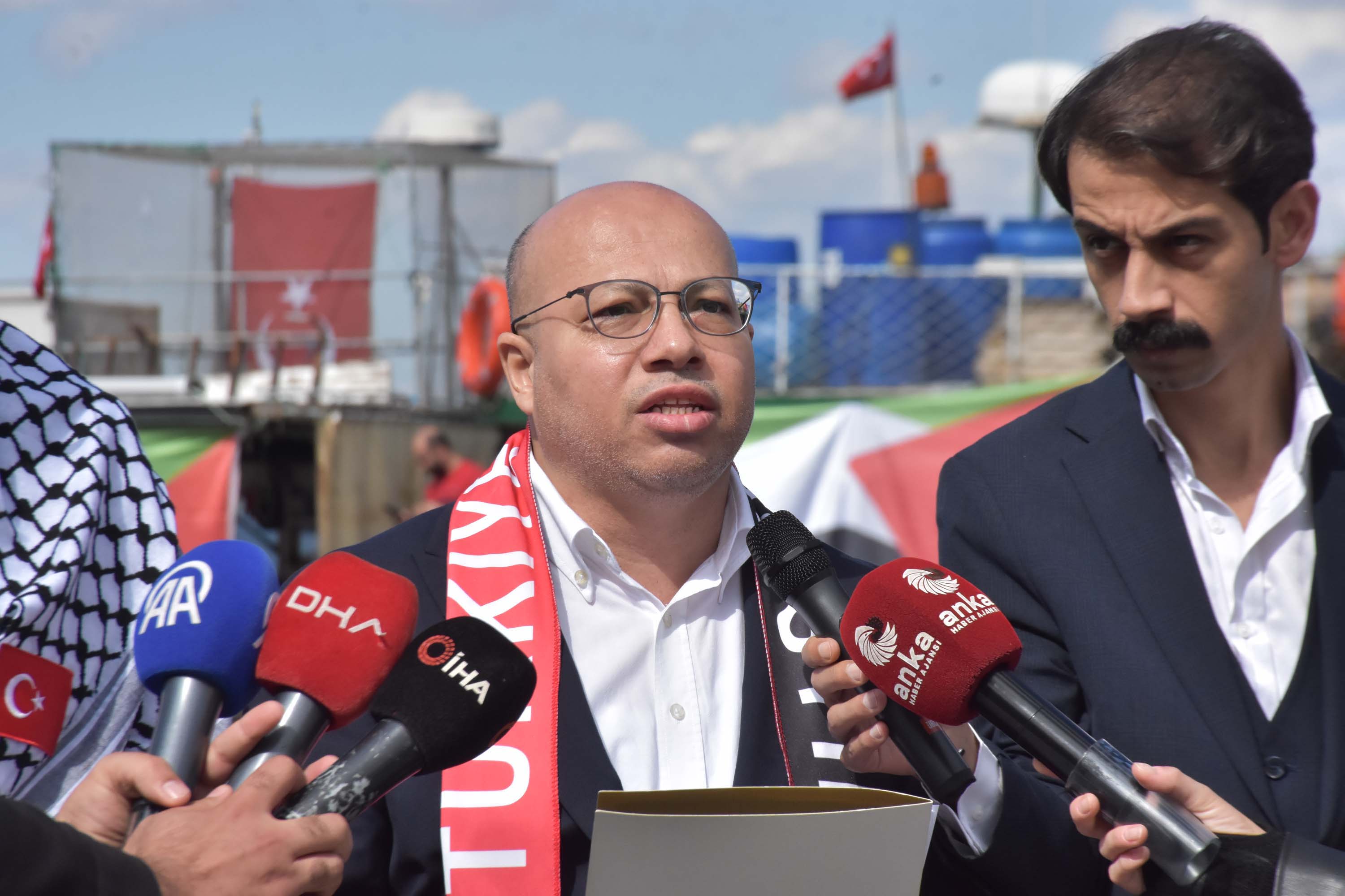 I Z M I R D E T E K N E L E R S U M U D F I L O S U N A D E S T E 948320 281593