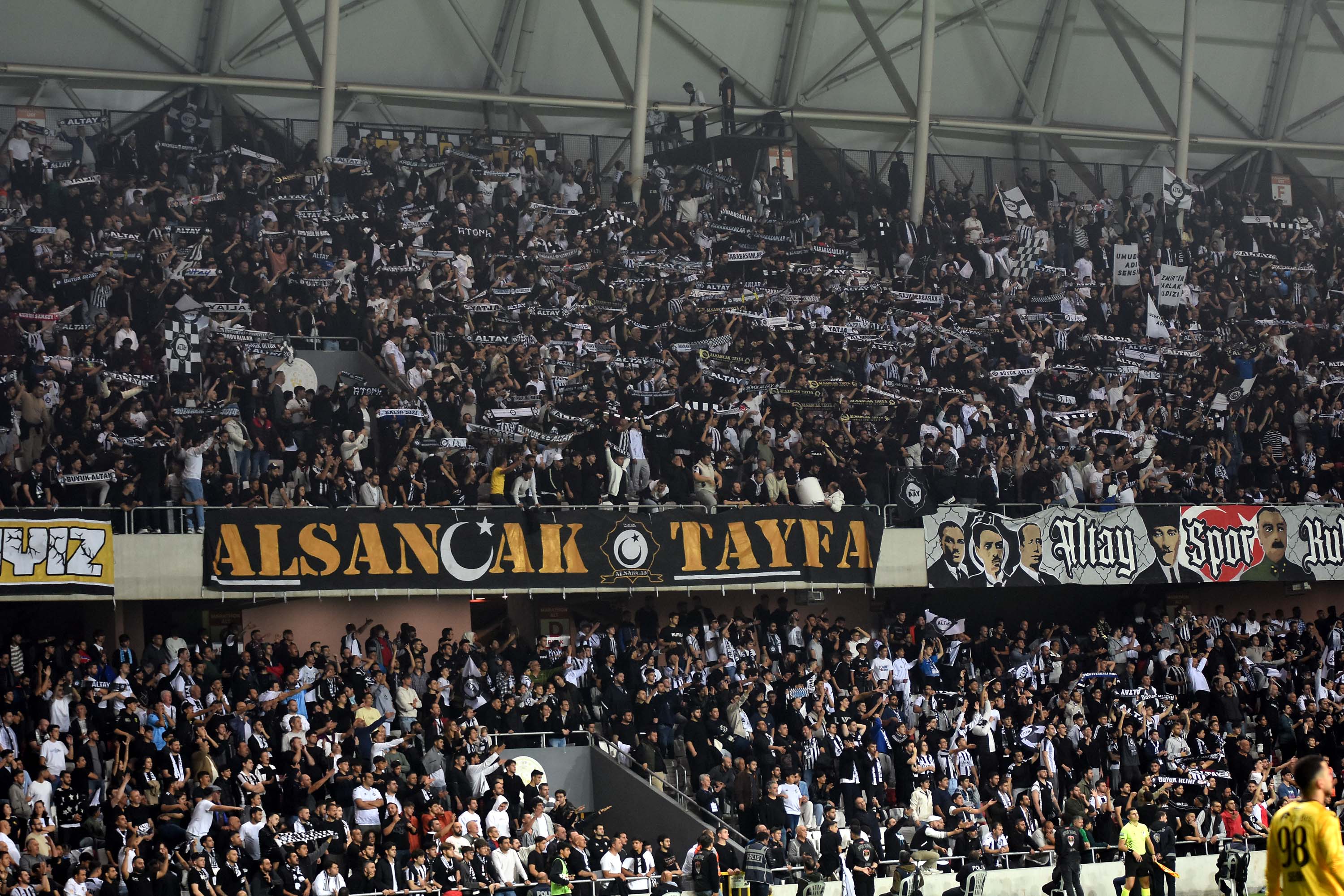 Izmir Derbisi Nefes Kesti Dostluk Kazandi 5