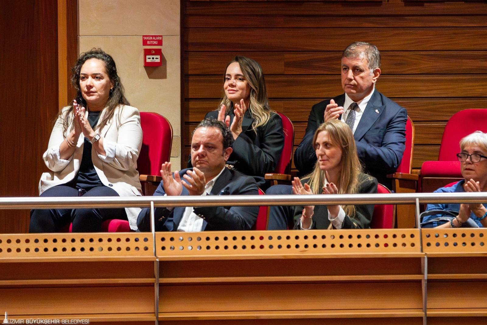 Izmir Oda Orkestrasindan Cumhuriyet Bayramina Ozel Muhtesem Konser 2