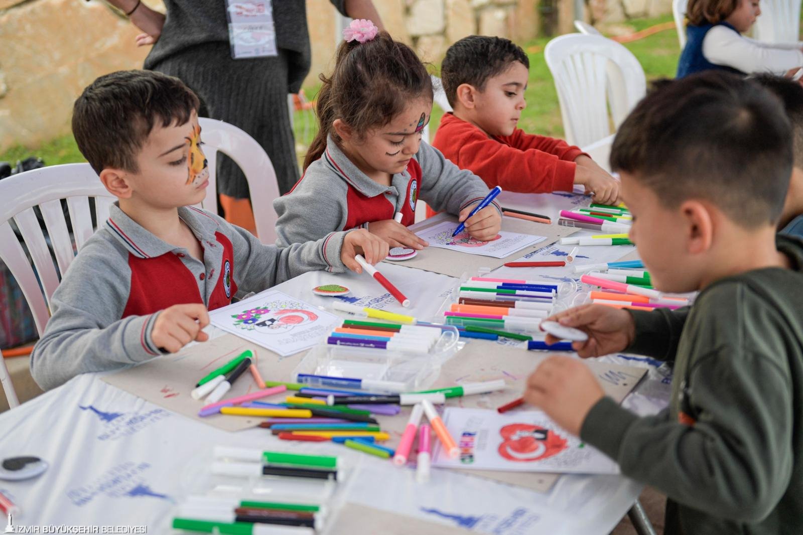 Izmirde Cumhuriyet Coskusu Dopdolu Program 4