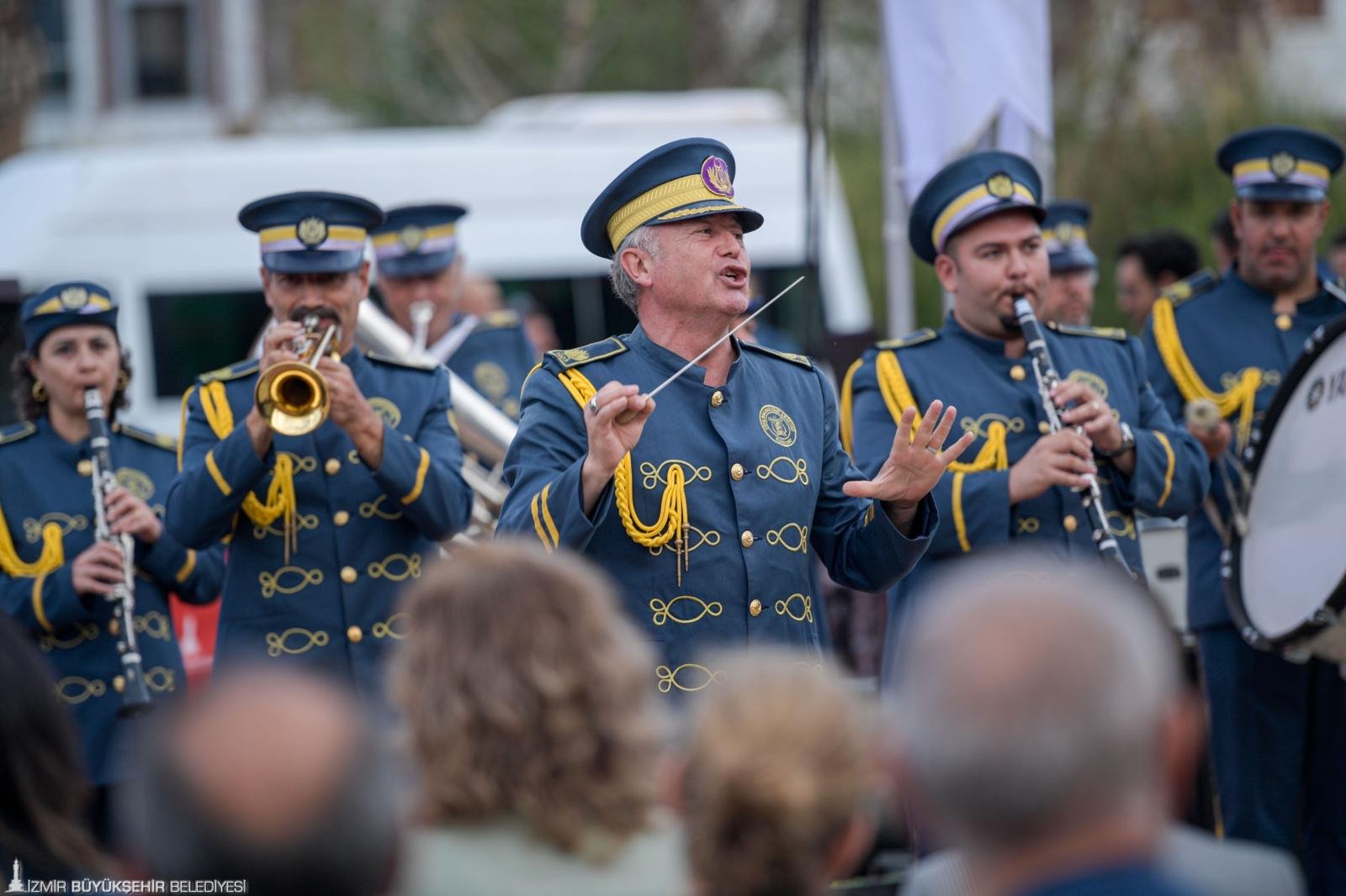 Izmirde Cumhuriyet Coskusu Dopdolu Program 5