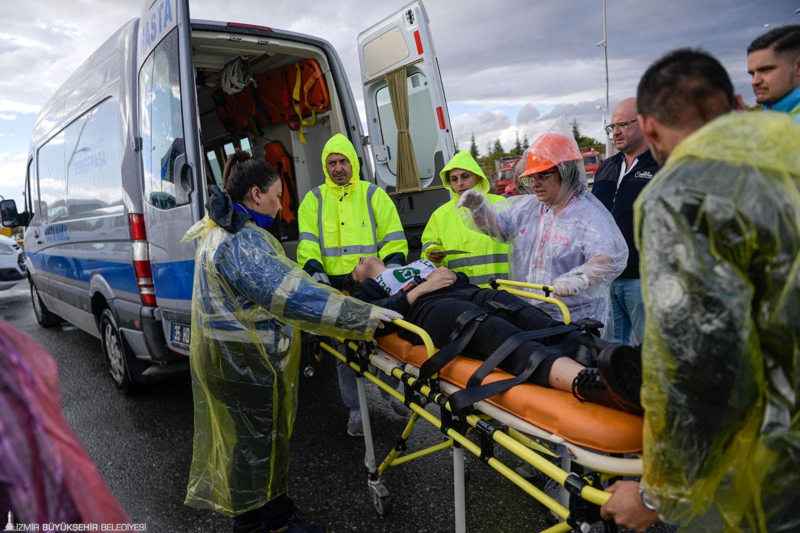 Izmirde Nefes Kesen Tatbikat 4