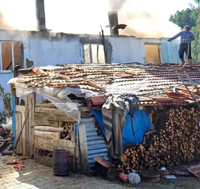 K U T A H Y A’ D A C I K A N Y A N G I N D A 2 E V K U L L A N I L M 952899 282866