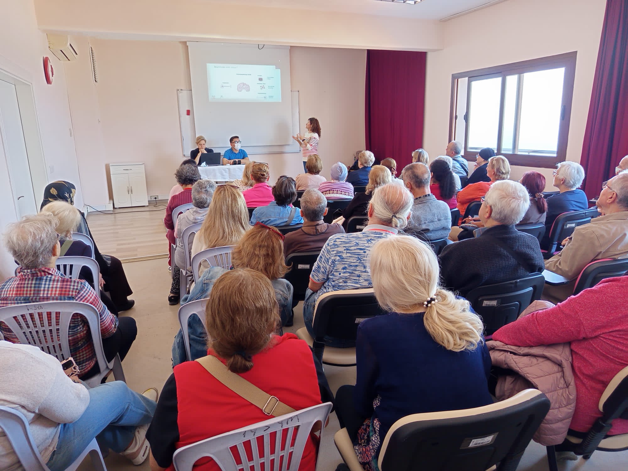 Konak’ın İleri Yaş Merkezinde Seminerler Devam Ediyor (4)