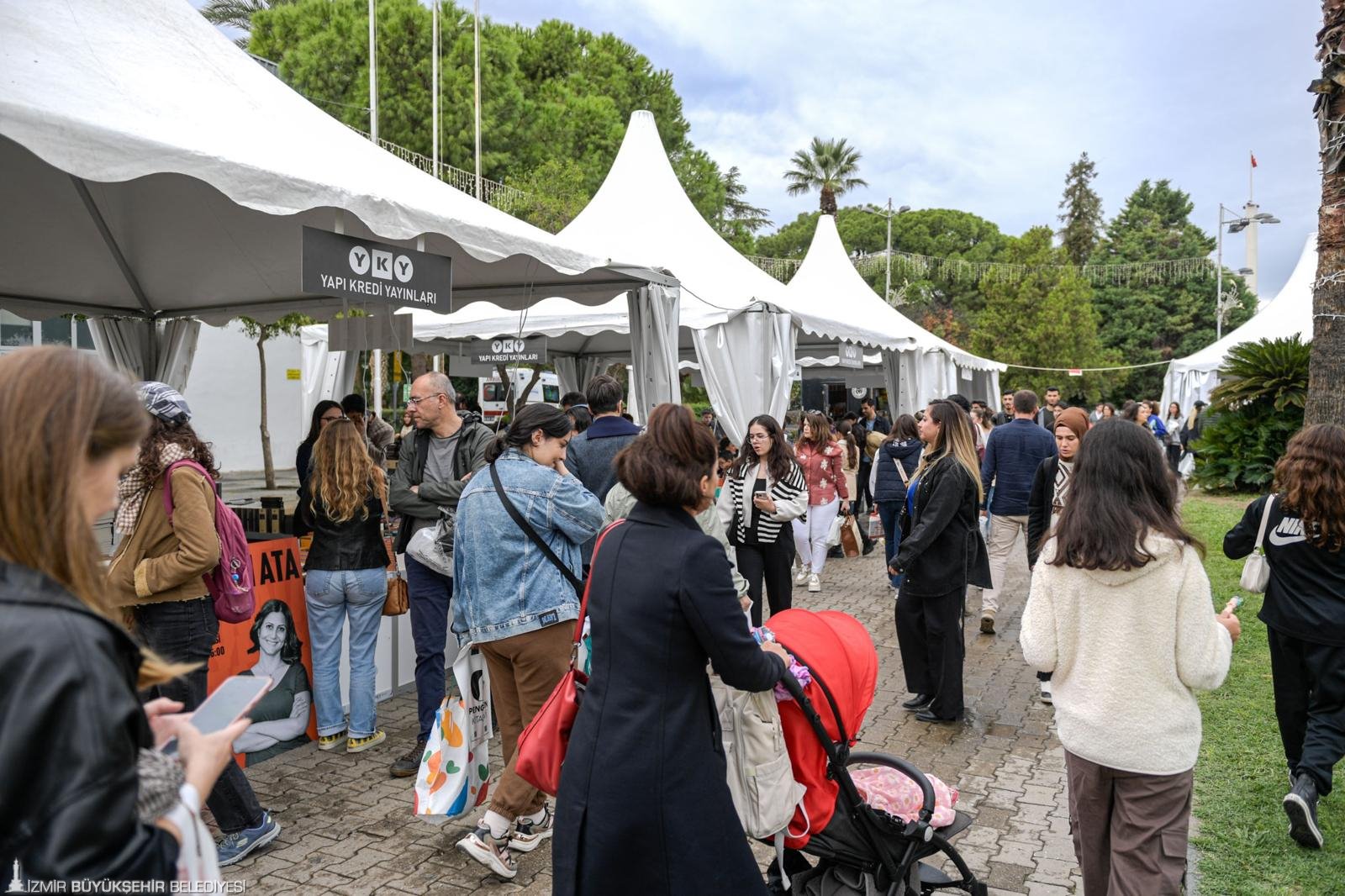Kulturparkta Edebiyat Ruzgari Tugaydan Genclere Kitap Hediyesi 2