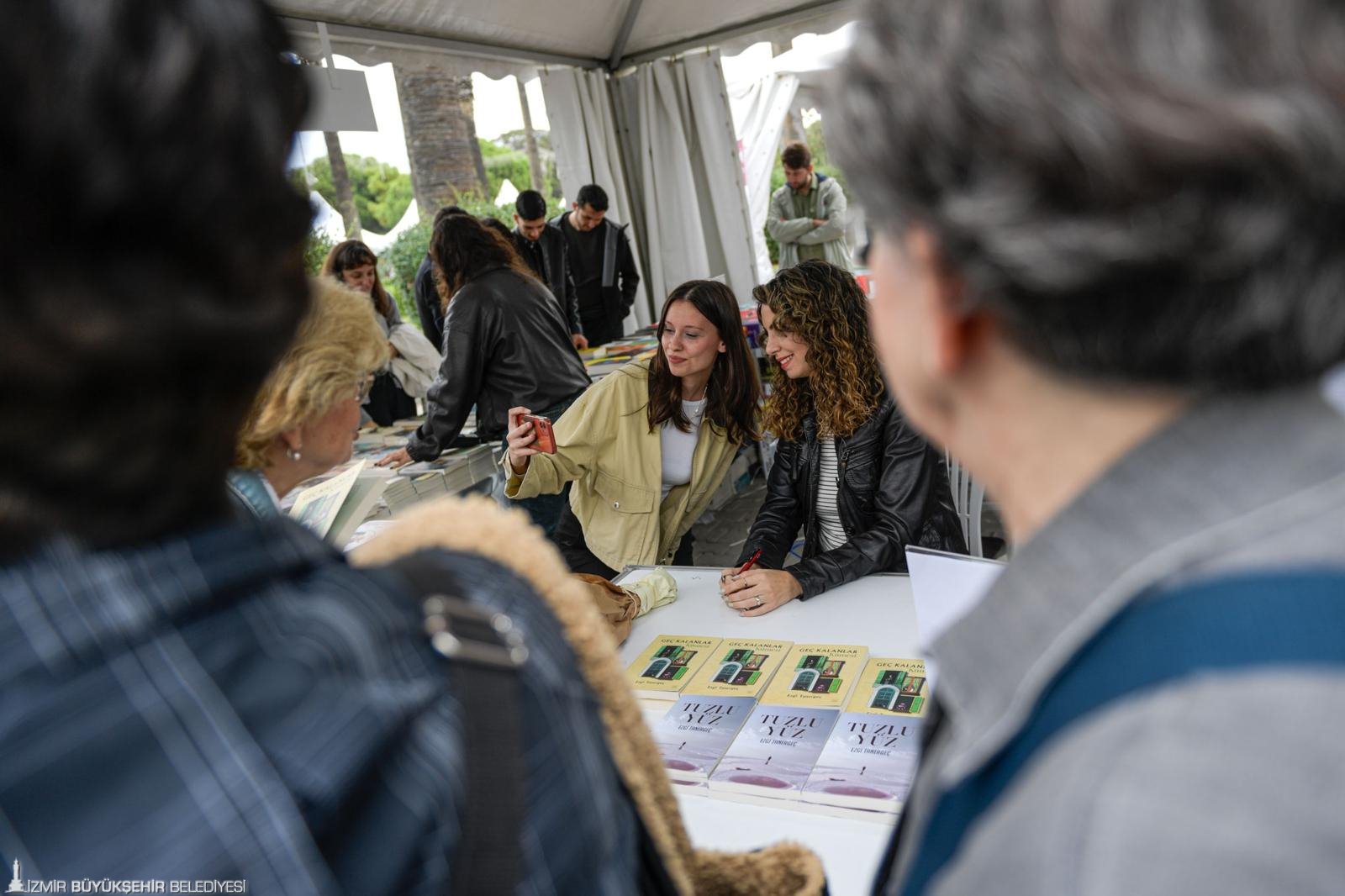 Kulturparkta Edebiyat Ruzgari Tugaydan Genclere Kitap Hediyesi 3
