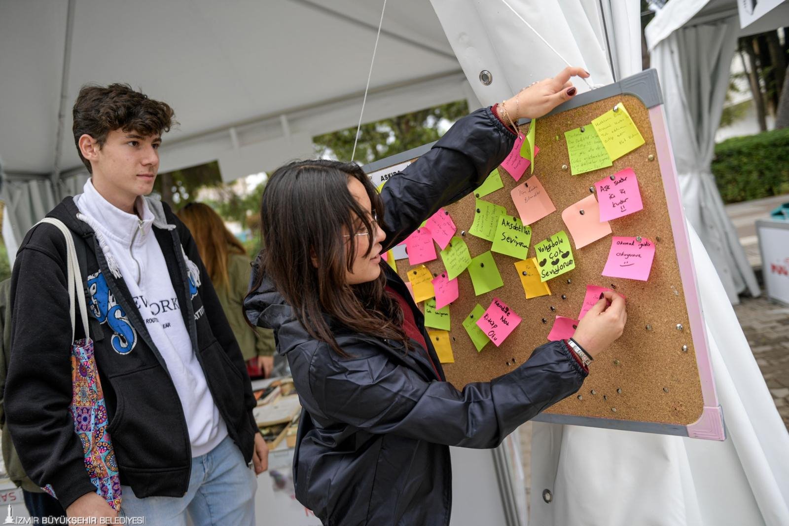 Kulturparkta Edebiyat Ruzgari Tugaydan Genclere Kitap Hediyesi 4