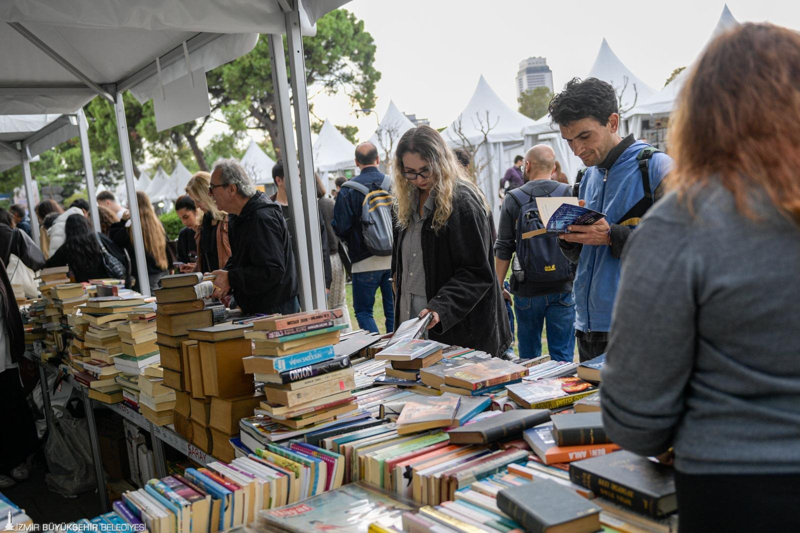 Kulturparkta Edebiyat Ruzgari Tugaydan Genclere Kitap Hediyesi 5