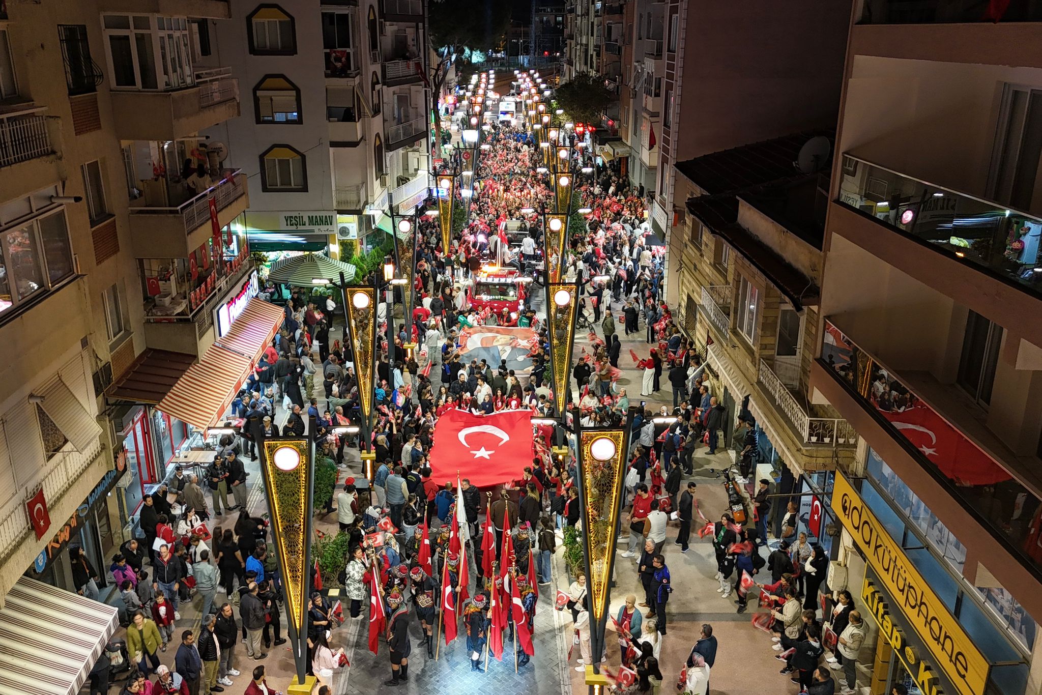 Menemende Binler Cumhuriyet Sevgisiyle Yurudu 2