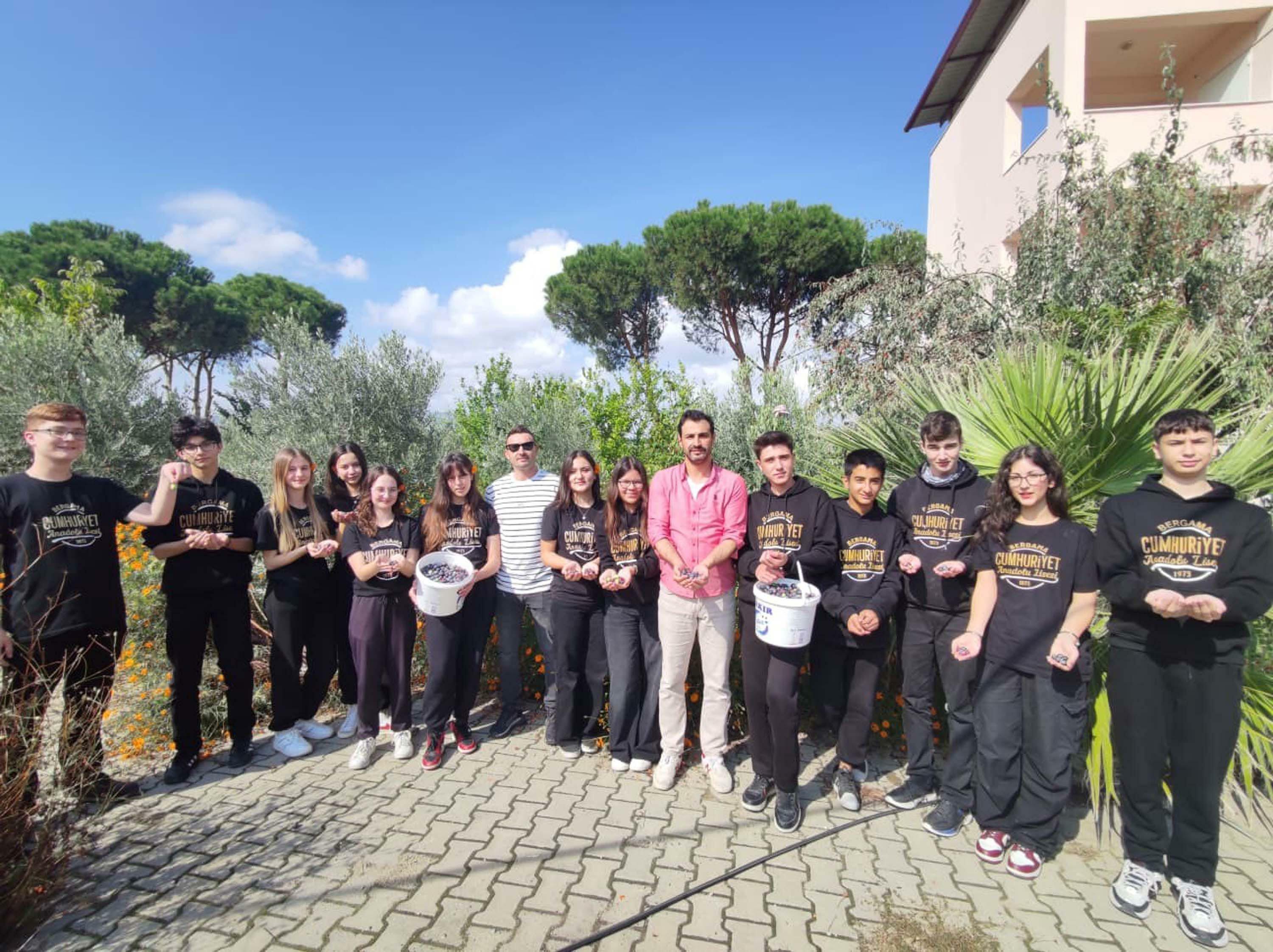 O K U L B A H C E S I N D E O G R E N C I L E R D E N Z E Y T I N H A S 983724 292031