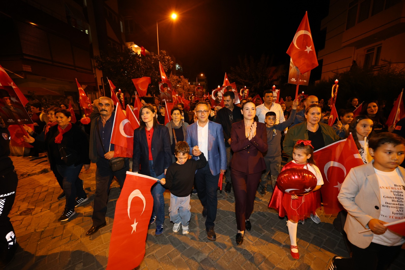 Selcukta 29 Ekim Coskusu Meydanlara Tasti 4